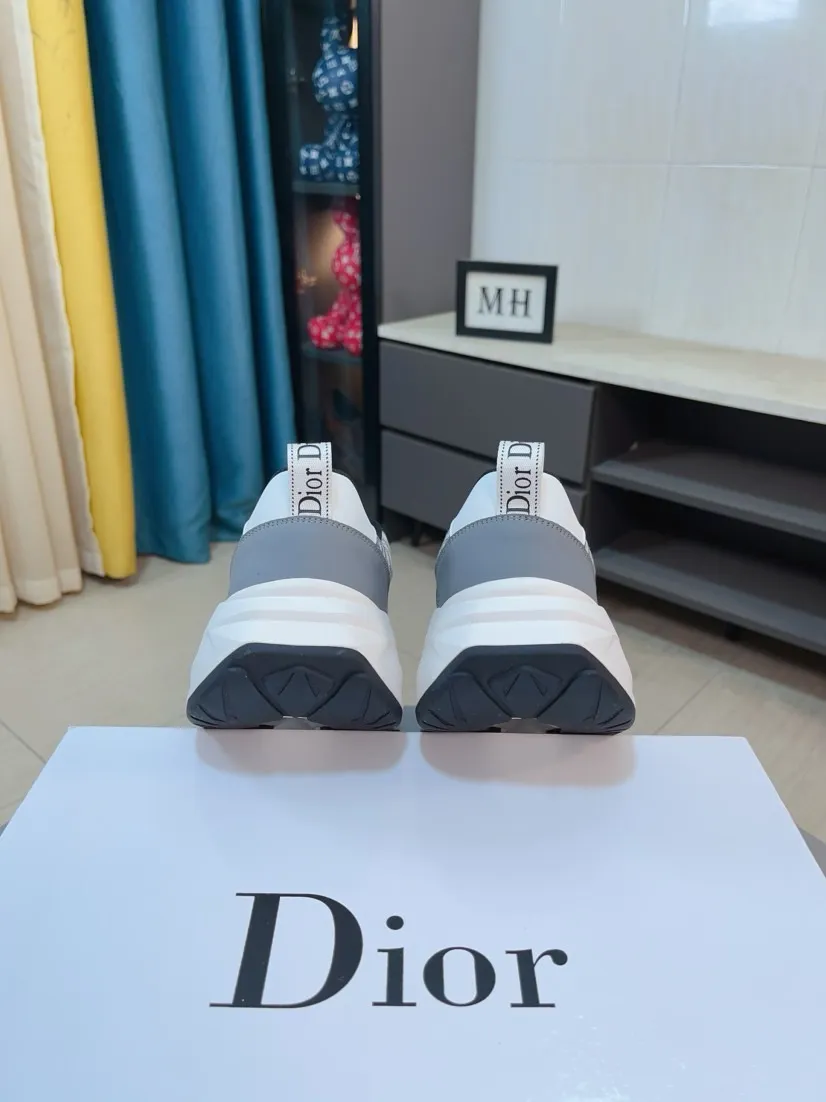Men's men's shoes 💰438🌹🌹【Dior】Best-selling official website world premiere🔝High-end men's shoes brand official website latest series: The upper is made of imported cowhide with specially designed fabrics➕Mesh breathable lining. Make walking more convenient and comfortable! Compared with the official quality, Midea’s 1:1 replica. Create a fashionable personality to set off your uniqueness! A must-have for trendy men! Classic style. Men's sizes: 38-44.